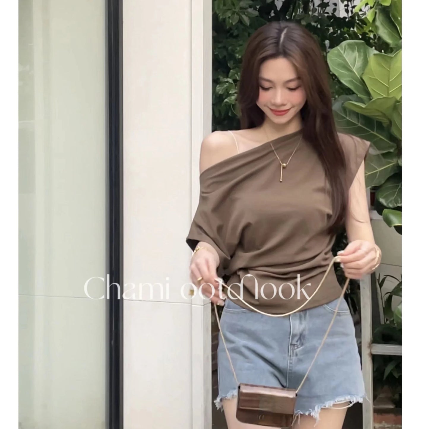 2025 Shirts for Women White Diagonal Collar Crop Tops Off Shoulder Short Sleeve Tshirt Lady Korean Wild OL Pleated T-shirts