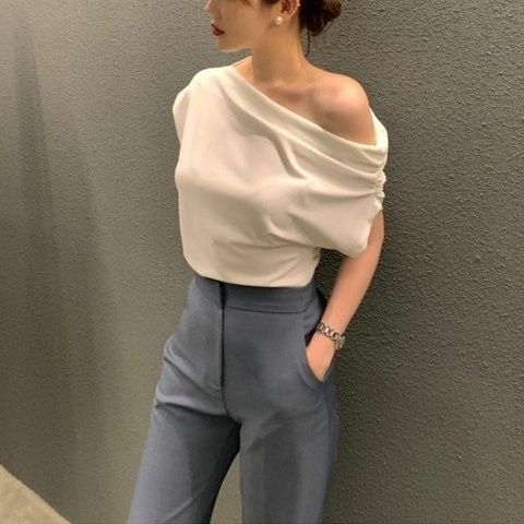 2025 Shirts for Women White Diagonal Collar Crop Tops Off Shoulder Short Sleeve Tshirt Lady Korean Wild OL Pleated T-shirts